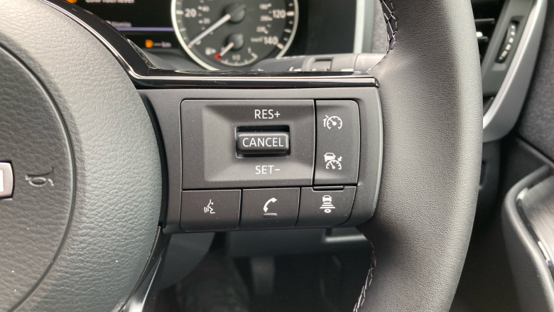 Nissan Qashqai 1.3 DiG-T MH Acenta Premium 5dr Petrol Hatchback